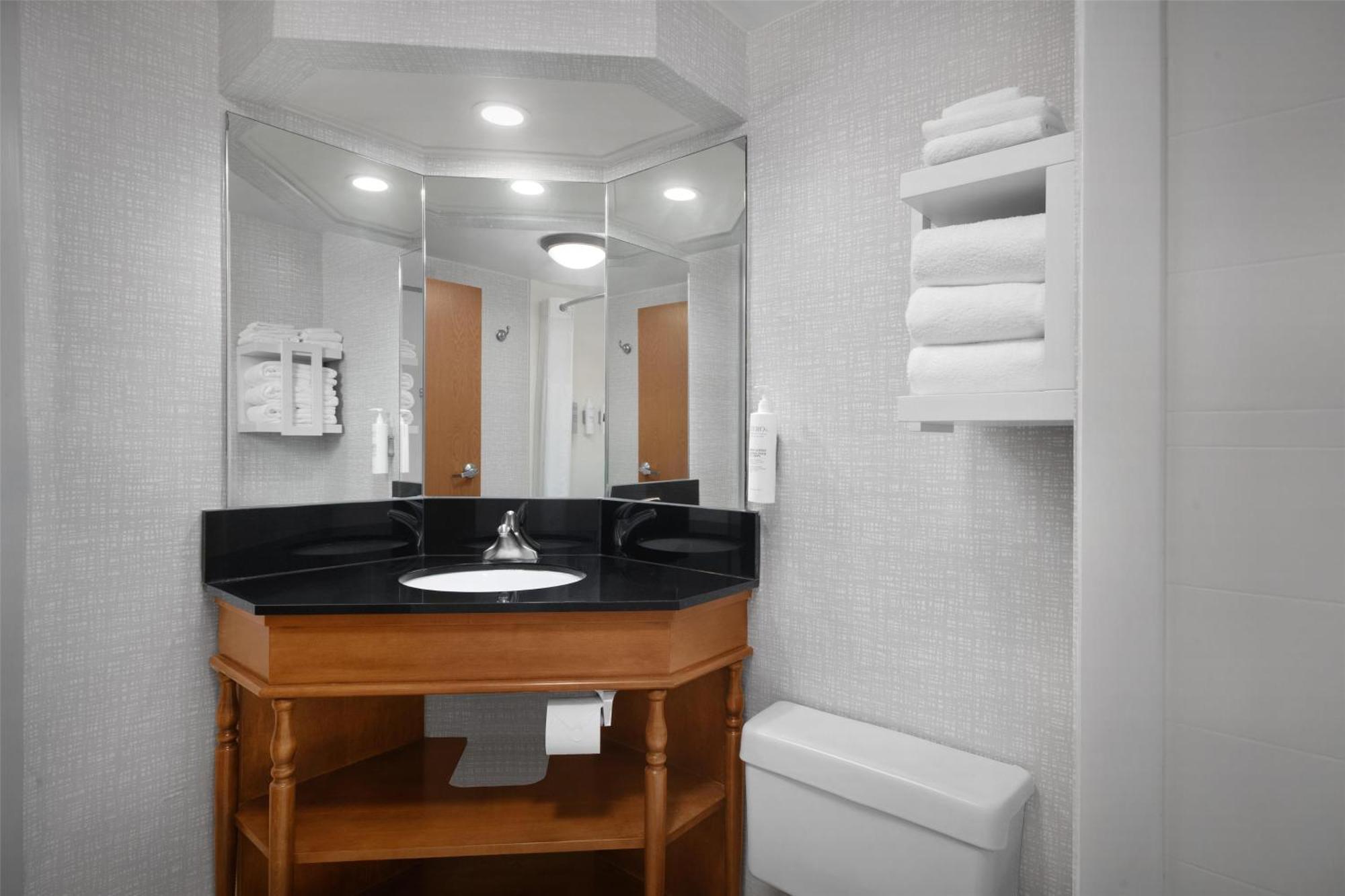 Hotel Hampton Greentree 3*